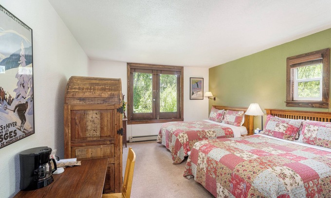 Telluride Hotel | Cozy Lodge Near Downtown with River Views and Breakfast