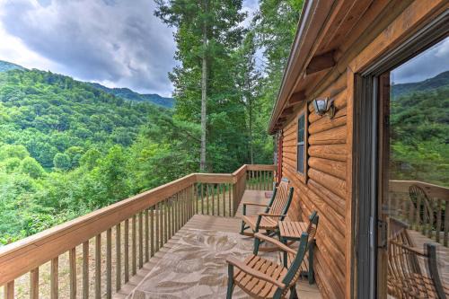 Warrensville House | Charming Log Cabin with Views, Pet & Child Friendly