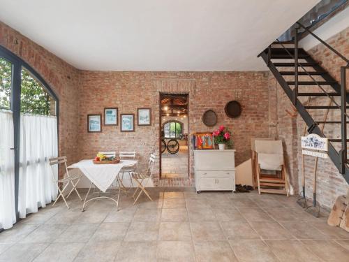 Stagno Lombardo House | Quaint Mansion in Stagno Lombardo with Lush Garden Retreat