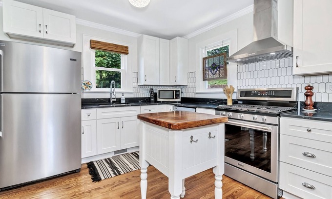 Marion House | Pet-Friendly Mill Cottage with Kitchen in Downtown Marion