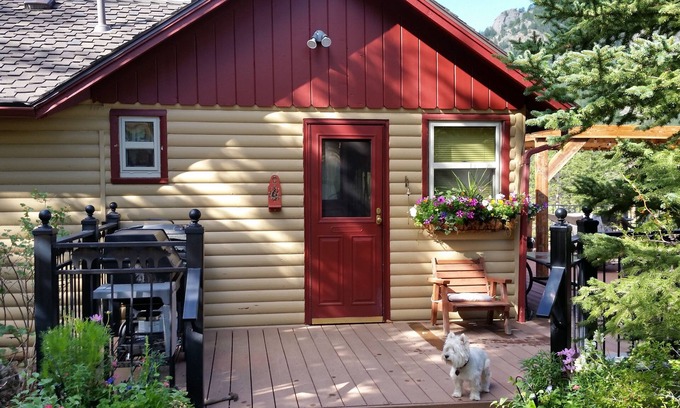 Estes Park Cabin | Charming Mountain Cabin with Ocean Views and Spa Access