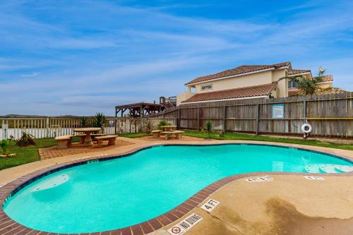 Corpus Christi Hotel | Delightful Oasis with Pool - Rated 10/10 by Guests