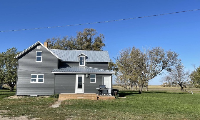 Kidder County Cabin | Cozy Retreat - Hide'n Hunt Lodge in Tappen with Restaurant