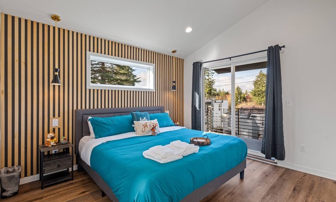 Licton Springs House | Charming Seattle Hotel: Family-Friendly Near Downtown