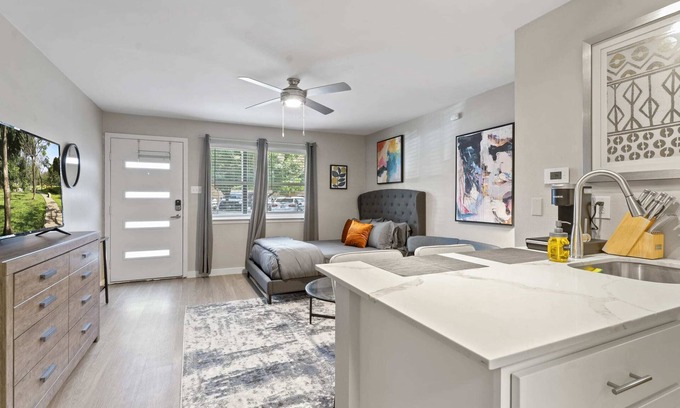 Allandale Apartment | Charming Studio Near Downtown with Pet-Friendly Amenities