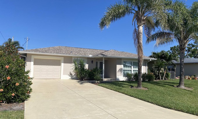 Caloosahatchee House | Charming Home in Cape Coral with Spa and Pet-Friendly Perks