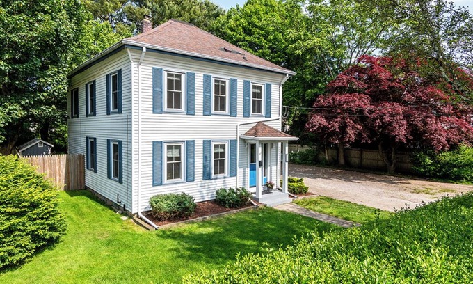 Wakefield-Peacedale House | Renovated Downtown Escape: Beach 3 mi, Pet Friendly & Pool