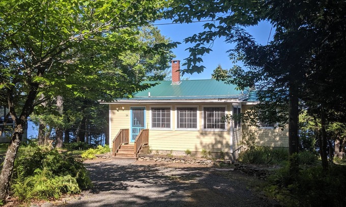 Dexter Cottage | Quaint Waterfront Maine Cottage