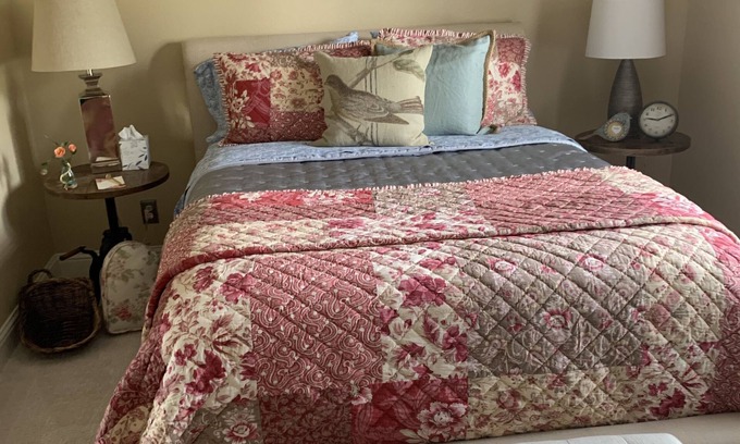 Redding Bed & Breakfast | Cozy Queen Hideaway Near Bethel & Mercy Hospital