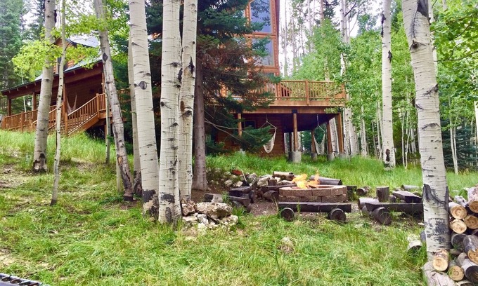 Mammoth Creek Cabin | Quakie Lake Retreat: Family-Friendly Cabin in Dixie Forest