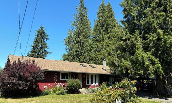 Regional District of Nanaimo House | Pet-Friendly Qualicum Beach Retreat with Family Amenities