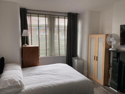 Chapeltown Apartment | Welcoming Hotel with Wheelchair Access and Child-Friendly Stay