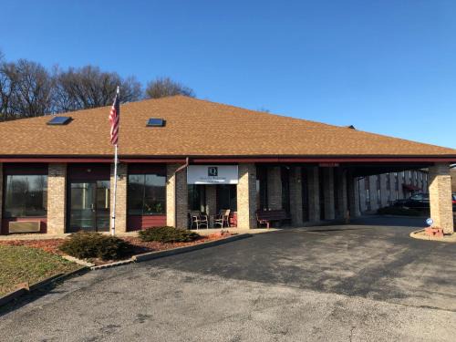 Mineralwells Hotel | Comfortable Quality Inn & Suites with Family-Friendly Amenities