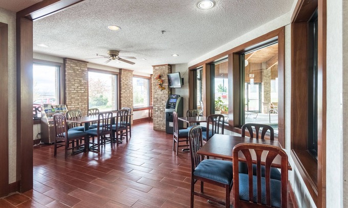 Mineralwells Hotel | Budget-Friendly Quality Express Inn with Breakfast & Family Options