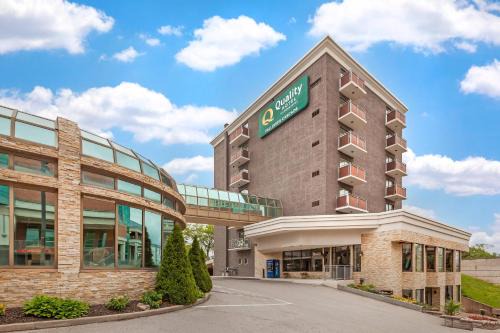 Fallsview Hotel | Inviting Quality Hotel Fallsview Cascade with Family Amenities