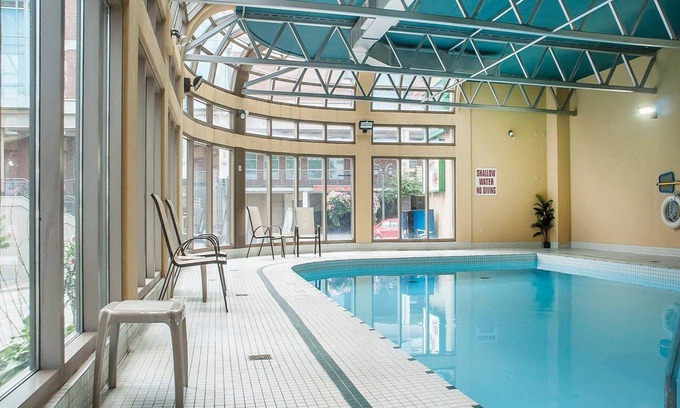 Fallsview Hotel | Discover Quality Hotel Fallsview Cascade with Pool & Breakfast