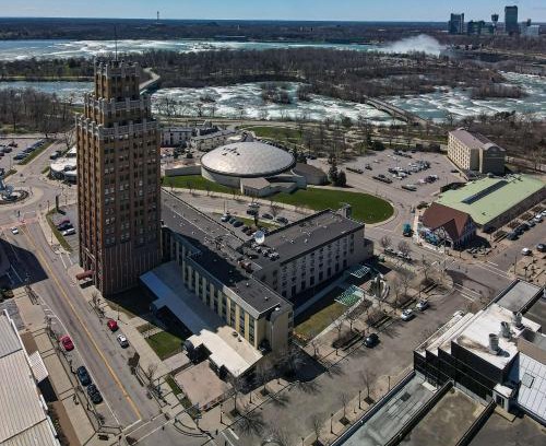 Downtown Niagara Falls Hotel | Quality Hotel & Suites At The Falls with Ocean View Amenities