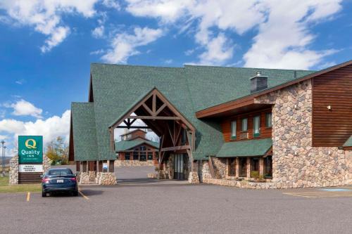 Ashland Hotel | Relax at Quality Inn Ashland - Lake Superior with Pool & Hot Tub
