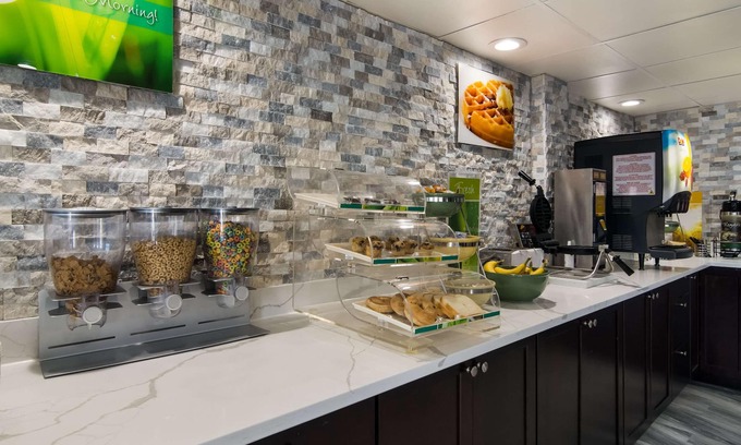 Fox Valley Hotel | Comfort and Convenience at Quality Inn Aurora - Naperville Area