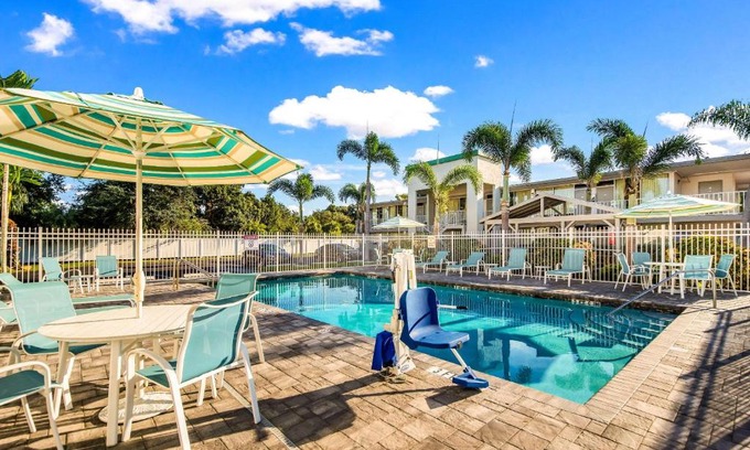 Bayshore Gardens Hotel | Inviting Quality Inn Bradenton - Sarasota North with Pool