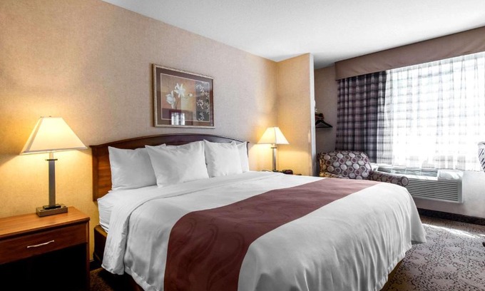 Burlington Hotel | Pet-Friendly Quality Inn Burlington with Private Pool