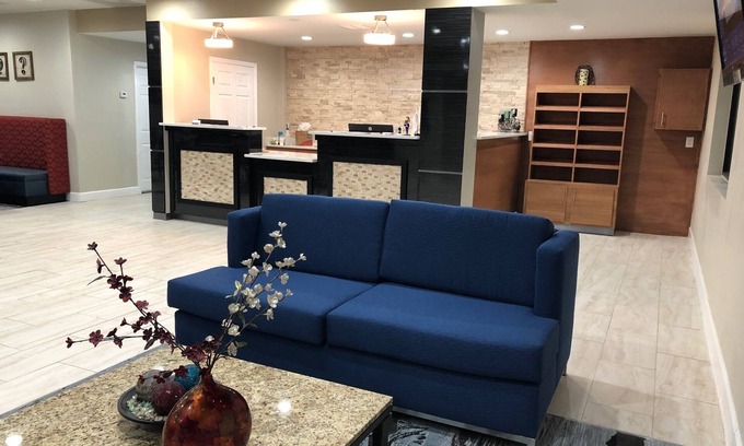 Dalton Hotel | Budget-Friendly Quality Inn with Pool & Breakfast