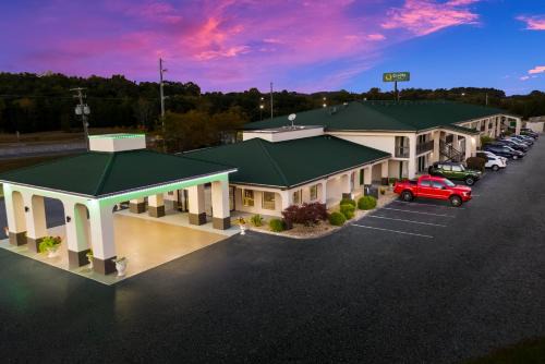 Dandridge Hotel | Quality Inn: Pet-Friendly Oceanfront Retreat with Breakfast