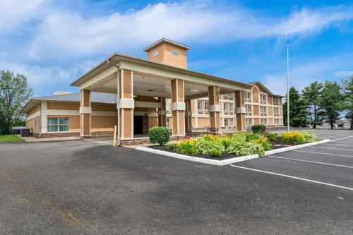 Dry Ridge Hotel | Pet-Friendly Quality Inn: Enjoy Breakfast & Family Comfort