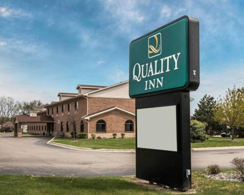 Durand Hotel | Pet-Friendly Quality Inn with Pool and Hot Tub Access