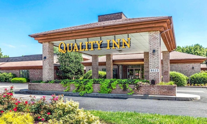 Easton Hotel | Pet-Friendly Quality Inn Easton with Pool and Family Amenities