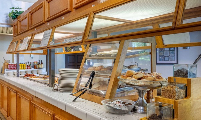 Clarksville Hotel | Quality Inn Exit 4: Family-Friendly Stay with Pool & Spa