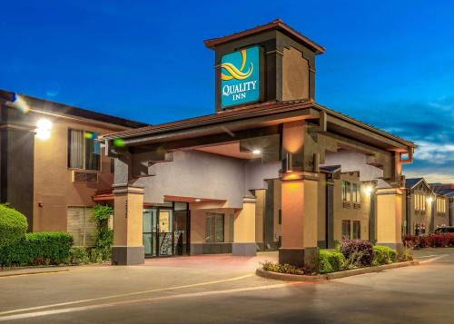 Forest Hill Hotel | Discover Quality Inn: Family-Friendly with a Relaxing Pool