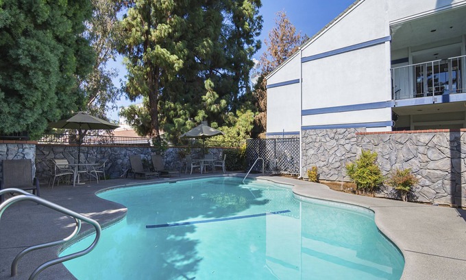 Raisin Hotel | Inviting Quality Inn Fresno Yosemite Airport with Pool & Spa