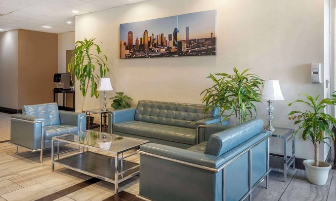 Gainesville Hotel | Budget-Friendly Quality Inn Gainesville with Pool & Restaurant