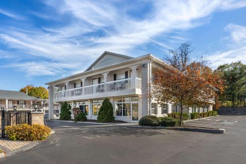 Gettysburg Hotel | Inviting Quality Inn Gettysburg Battlefield with Pool & Views