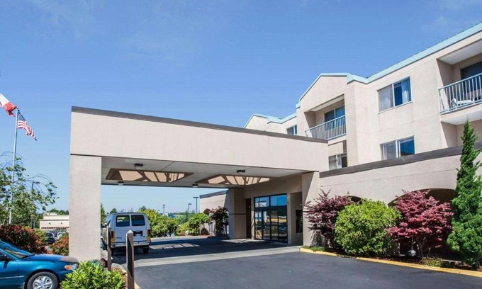 Guide Meridian Hotel | Pet-Friendly Ocean View Suites at Quality Inn Bellingham