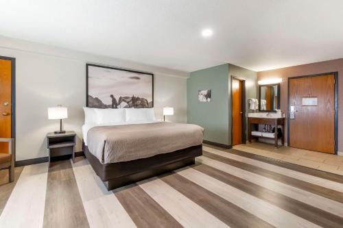 Hamilton Hotel | Comfortable Quality Inn in Hamilton with Breakfast & Pets Welcome
