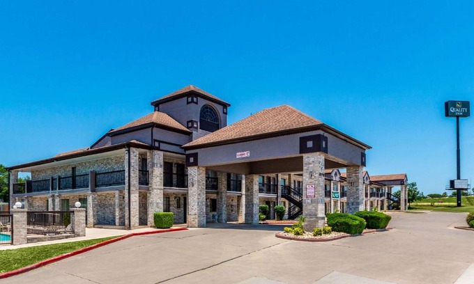 Arena District Hotel | Convenient Quality Inn I-10 East Near Frost Bank Center