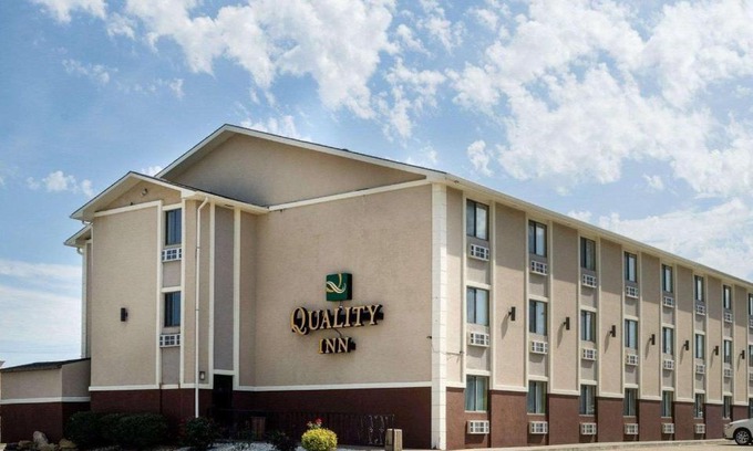 Topeka Hotel | Comfortable Stay at Quality Inn I-70 with Pool & Ocean View