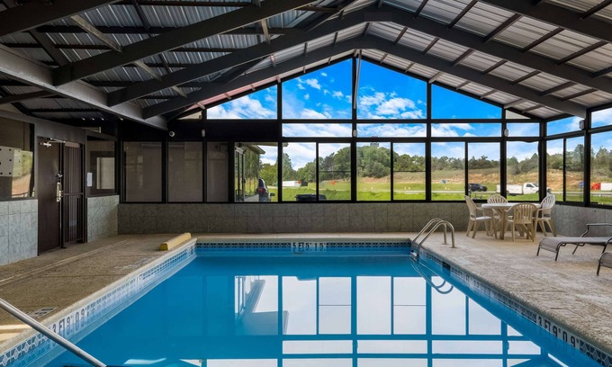 Jefferson Hotel | Convenient Quality Inn Jefferson at I-85 with Pool & Dining