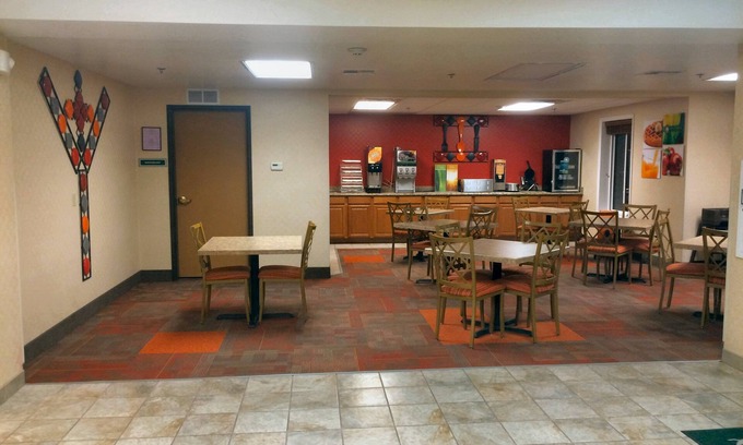 Junction City Hotel | Quality Inn Junction City: Family-Friendly Near Fort Riley