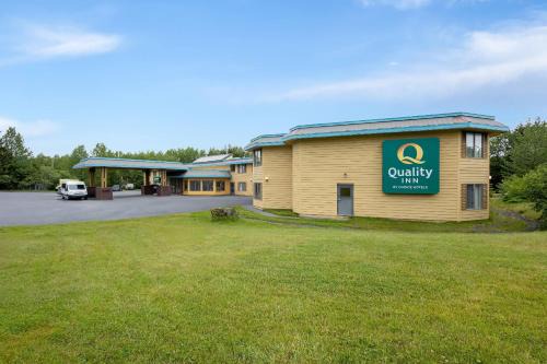 Kodiak Hotel | Pet-Friendly Retreat at Quality Inn Kodiak with Kitchen Access