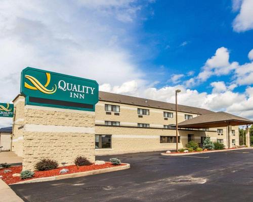 La Crosse Hotel | Comfortable Stay at Quality Inn La Crosse with Pool Access
