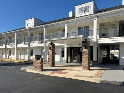 LaGrange Hotel | Pet-Friendly Oceanfront Retreat at Quality Inn