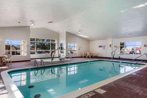 Lincoln Hotel | Pet-Friendly Retreat at Quality Inn Lincoln Cornhusker