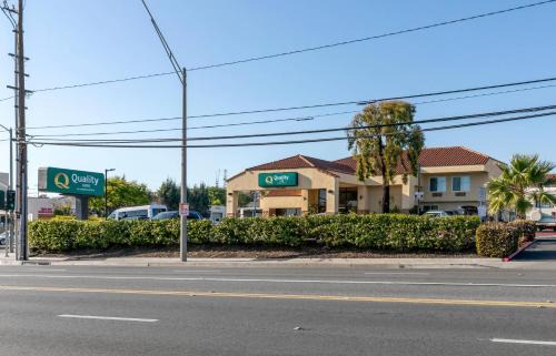 Harbor Hotel | Cozy Quality Inn Long Beach - Ocean View & Hot Tub