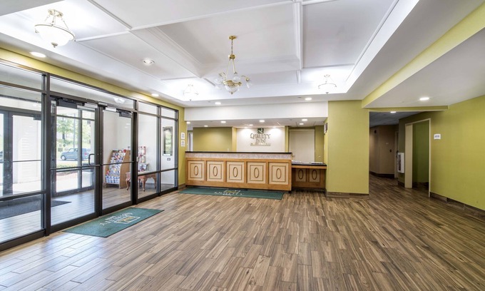 Loudon Hotel | Budget-Friendly Quality Inn Loudon-Concord with Pool & Dining