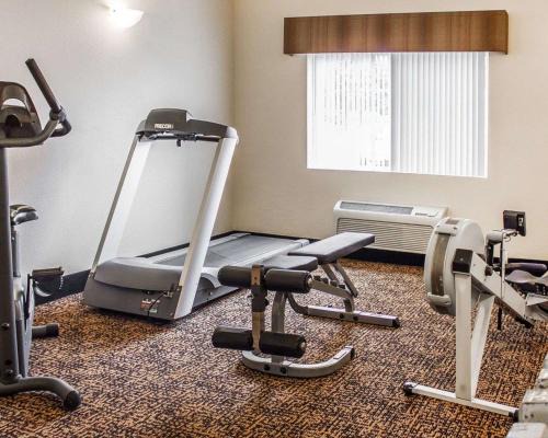 Manitowoc Hotel | Cozy Quality Inn: Pet-Friendly Stay with Breakfast Included