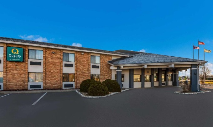 Marysville Hotel | Quality Inn: Pet-Friendly Oasis with Ocean Views & Pool