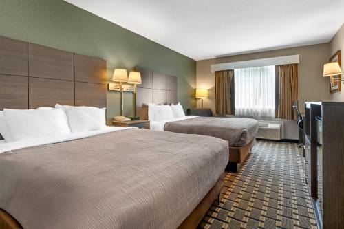 Mauston Hotel | Budget-Friendly Quality Inn: Pet Friendly with Pool Amenities